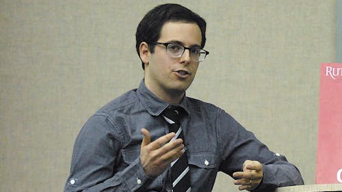 “The Daily Show with Jon Stewart” writer Elliott Kalan shares
his career experiences yesterday at the Douglass Campus Center. – Photo by Photo by Nelson Morales | The Daily Targum