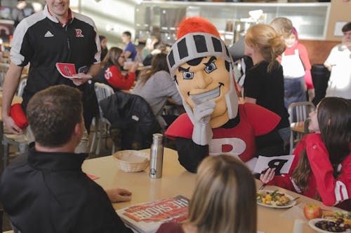 Rutgers should offer better meal plan options to accommodate students who live off campus or commute. – Photo by Rutgers Football / Twitter