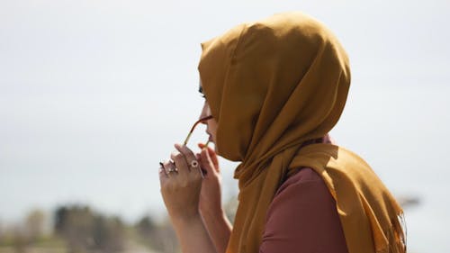 World Hijab Day is a day to discuss the purpose of the hijab and to dispel common misconceptions that have been placed about wearing one.  – Photo by Ifrah Akhter / Unsplash