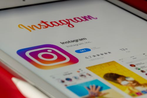 Instagram has been declining in popularity. Is TikTok to blame? – Photo by Souvik Banerjee / Unsplash