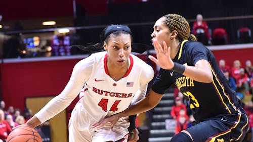 Senior wing Betnijah Laney drives into the lane during the Knights’ 66-61 win over No. 25 Minnesota last night at the RAC. – Photo by Tian Li