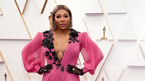 Tennis icon Serena Williams stunned in pink and black as one of the best-dressed attendees at the 2022 Academy Awards. – Photo by wta / Twitter