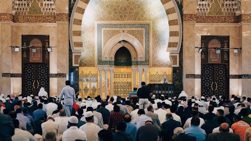 Ramadan Mubarak! If you're looking to dispel Ramadan myths, this fact guide can help turn you in the right direction. – Photo by Rumman Amin / Unsplash