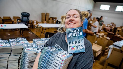 Colleen Hoover is one of the most popular romance novelists today. Why? – Photo by Collen Hoover / Instagram