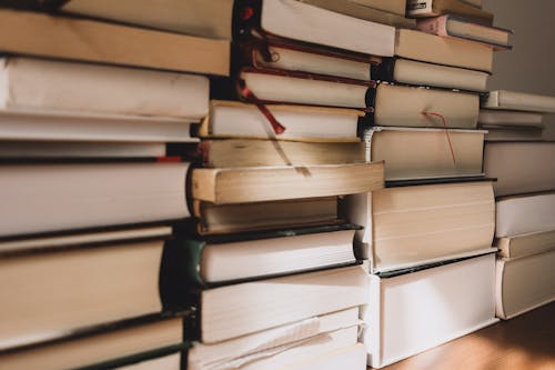 Reading as a college student is an invaluable experience that simultaneously serves as a form of self-care and mental stimulation. – Photo by freestocks / Unsplash