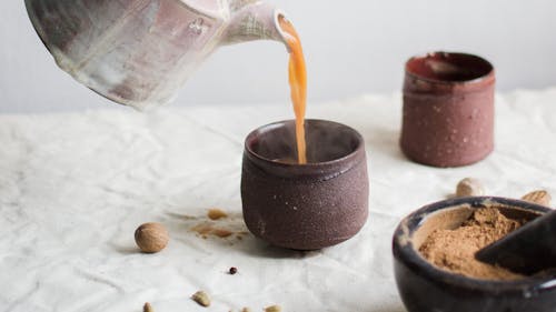 Making chai is relaxing, deeply personal and an art. – Photo by Klara Avsenik / Unsplash