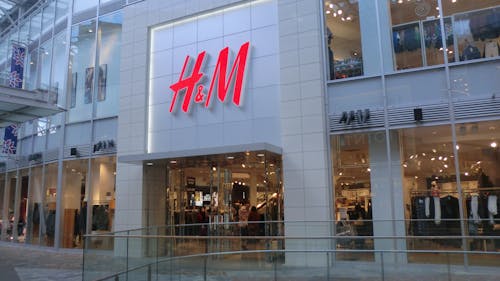 Popular fashion retailer H&M is one of many "fast-fashion" brands that use unsustainable and environmentally harmful practices to fuel its lucrative business. – Photo by Nissy-KITAQ / Wikimedia.org