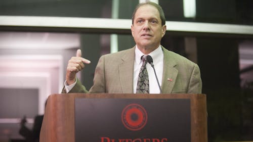 Don Heilman, director of Student Legal Services at Rutgers, discusses the legal services the University offers at the Rutgers University Student Assembly’s meeting last night at the Student Activities Center on the College Avenue campus. – Photo by Photo by Tian Li | The Daily Targum