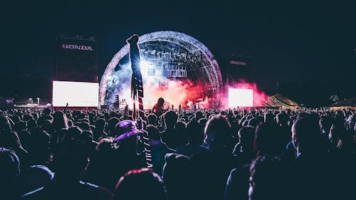 If you're going to Governors Ball, or any music festival in the near future, be sure to properly pack for each day and bring everything you need to stay safe and healthy at the event! – Photo by Andre Benz / Unsplash.com
