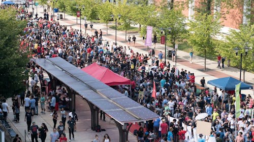 Rutgers Involvement Fair proves to be overcrowded and consequently ineffective for productive interactions between new students and student organizations.  – Photo by @TonyDoody / X.com