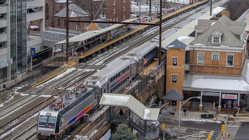 The cost of public transportation to and from the cities surrounding New Brunswick must be made significantly cheaper for Rutgers students. – Photo by Van2005ko / Wikimedia.org