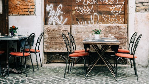 Outdoor dining is a great option for those looking to grab a bite with friends while also wanting to remain safe amid the pandemic. – Photo by Unsplash.com