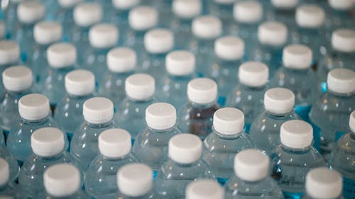 Rutgers and Columbia University researchers developed methods to quantify the number of nanoplastics in single-use water bottles and analyzed how nanoplastics travel in the human body.  – Photo by Jonathan Chng / unsplash.com