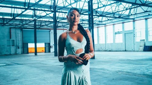 Joy Crookes is just one female indie artist that deserves a spot on your next playlist. – Photo by Joy Crookes / Instagram