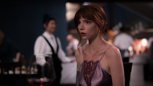 Anya Taylor-Joy stars in "The Menu," a class-conscious thriller that's worth your watch. – Photo by @TheMenuFilm / Twitter