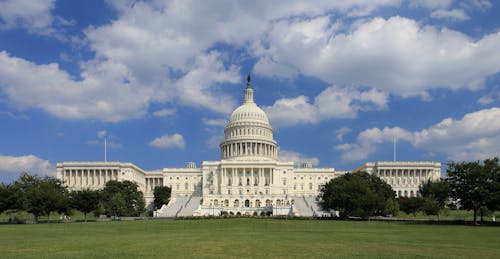 Congress has until November 17 to pass legislation to fund the government and avoid a potential shutdown that could significantly impact the country. – Photo by Martin Falbisoner / Wikimedia