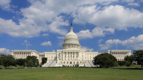 Congress has until November 17 to pass legislation to fund the government and avoid a potential shutdown that could significantly impact the country. – Photo by Martin Falbisoner / Wikimedia