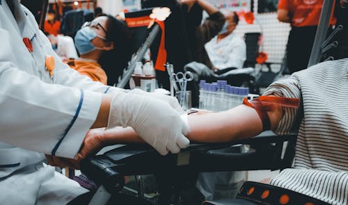 On Monday, Robert Wood Johnson Barnabas Health (RWJBarnabas) released a statement calling for members of the public to donate blood as demand in hospitals surpasses current and incoming blood supply. – Photo by Nguyễn Hiệp / Unsplash.com