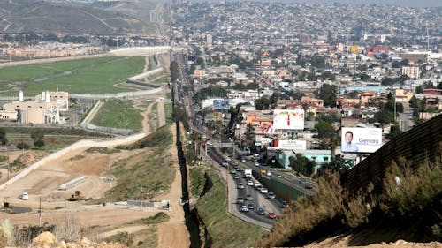 The history of the border between the United States and Mexico is one of the topics that will be covered in the course, as well as find solutions based on research for current immigration issues. – Photo by Wikimedia