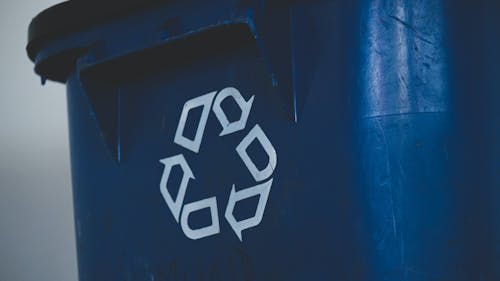 Students are encouraged to participate in the Gillette University Razor Recycling program for the opportunity to divert a unique waste stream from landfills that are already overcrowded. – Photo by Sigmund / Unsplash