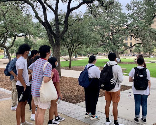 U.S. culture allows college students to dress comfortably and casually, and it is an important reminder of our freedom to express ourselves. – Photo by @DentonIBDP / Twitter